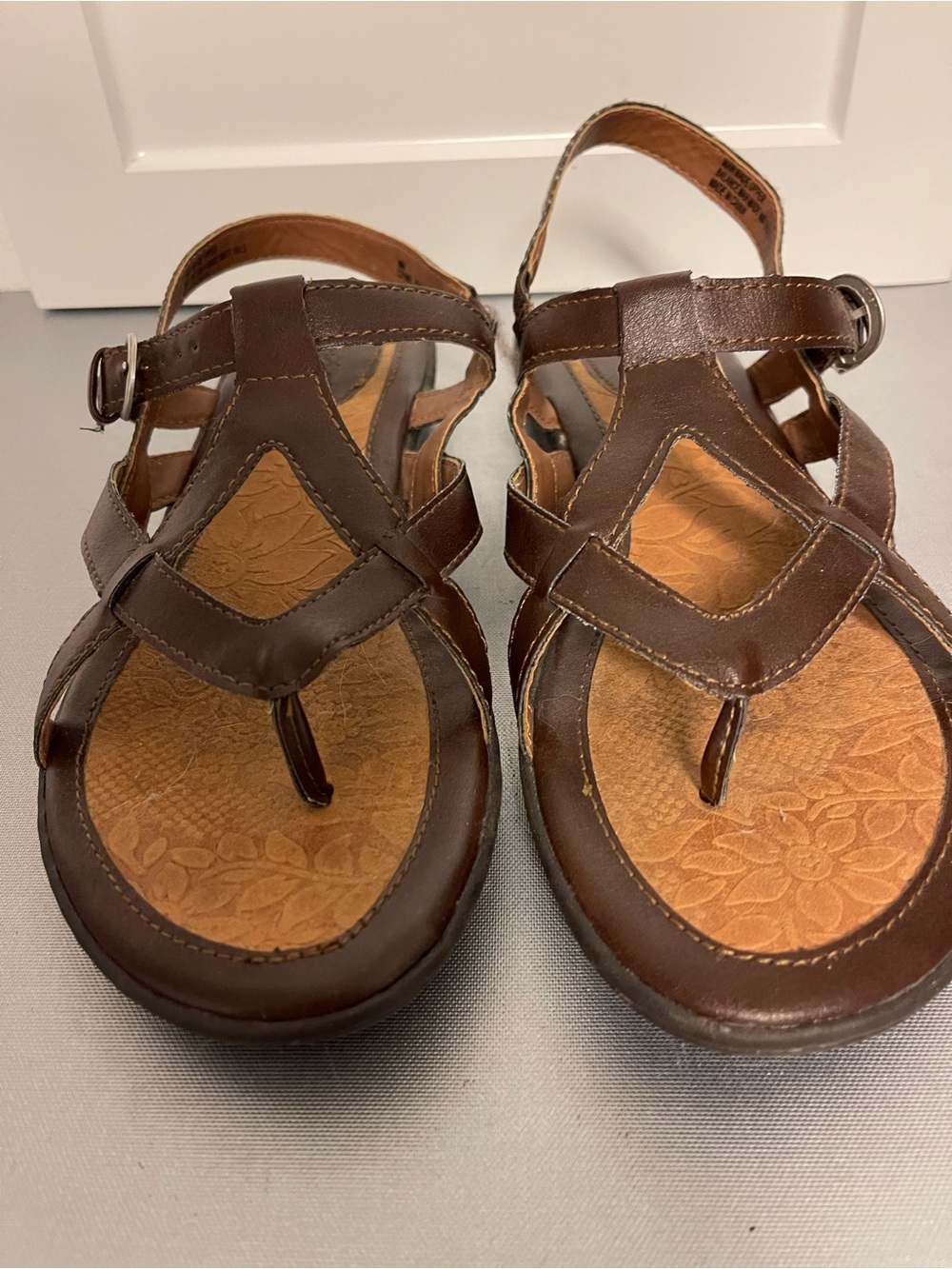 BOC Women’s Brown Leather Strappy Thong Sandals Sz 9